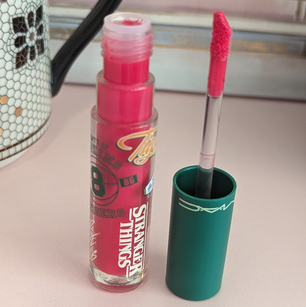 ✨Host Pick!✨ MAC Stranger Things Excellent Erica Lipglass - Picture 3 of 8
